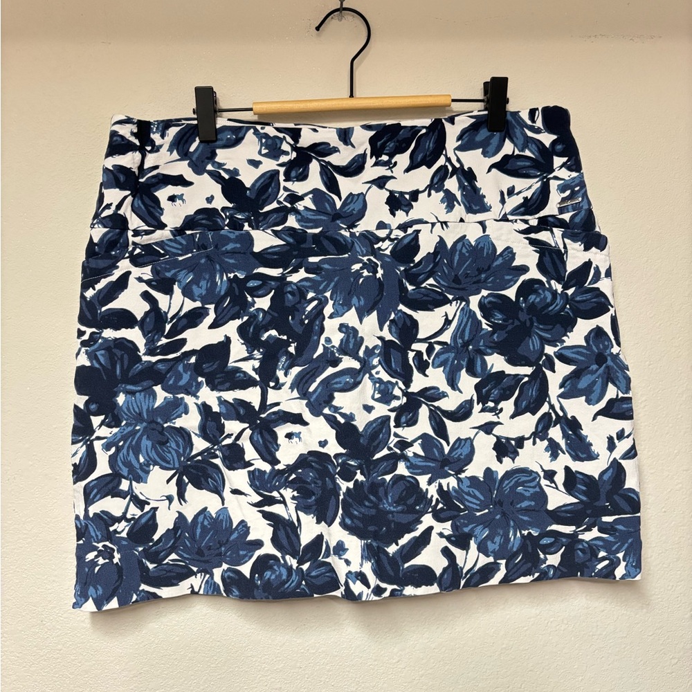 Floral Navy Blue and White Stretch Skort